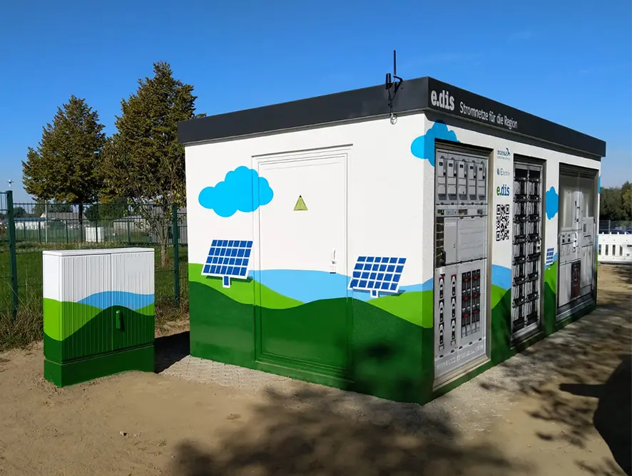Intelligente Ortsnetzstation von E.DIS in Friedland, Mecklenburg-Vorpommern - Außenansicht